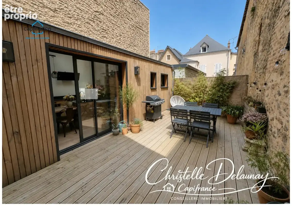  Maison de charme – 100 m² – Hyper centre de Laval – Cour & terrasse - photo 10