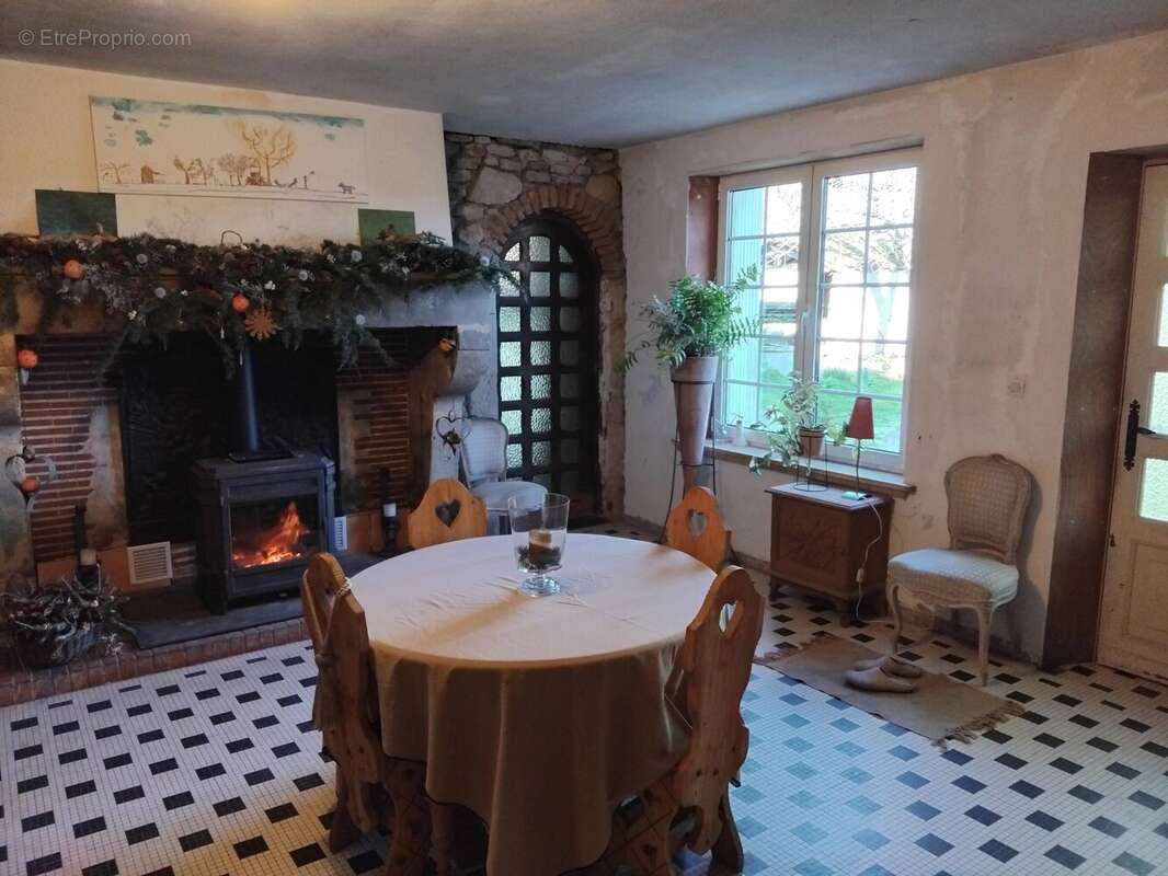 Domaine de 5 à 25 hectares avec lac privé, grange du XVIIe siècle, gîtes et fort potentiel d'exploitation touristique, événement - photo 8