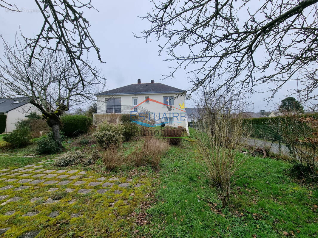 Terrain à SAINT-ETIENNE-DE-MONTLUC
