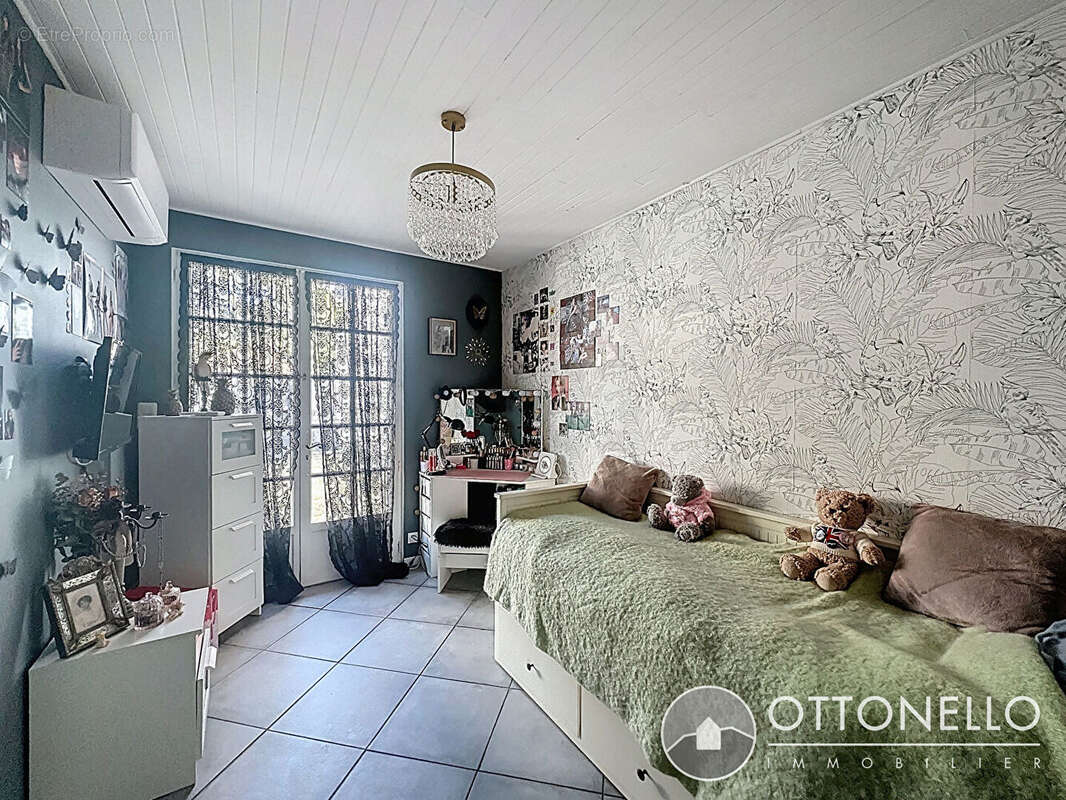 Maison à ROQUEBRUNE-SUR-ARGENS