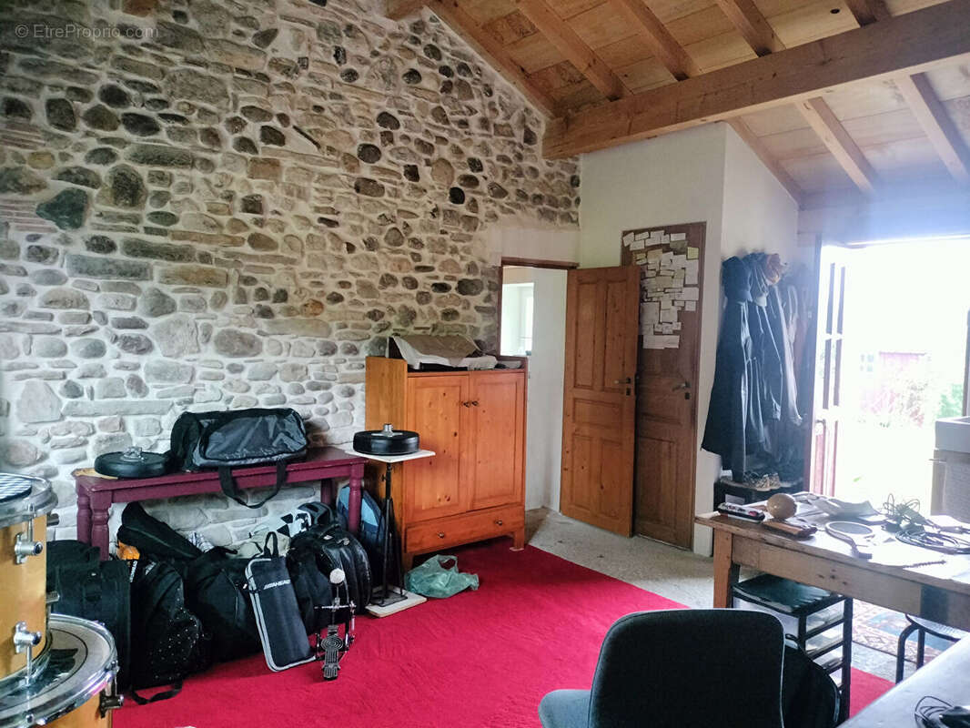 Maison ancienne rénovée 4 pièce(s) 80 m2 avec dépendances - photo 8