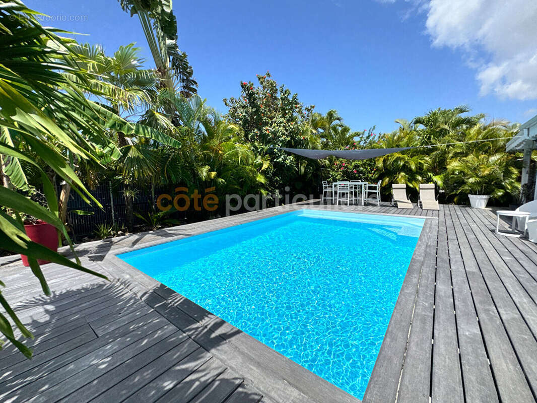 À Vendre - Charmante maisonT4 avec piscine secteur Saint-François - photo 16