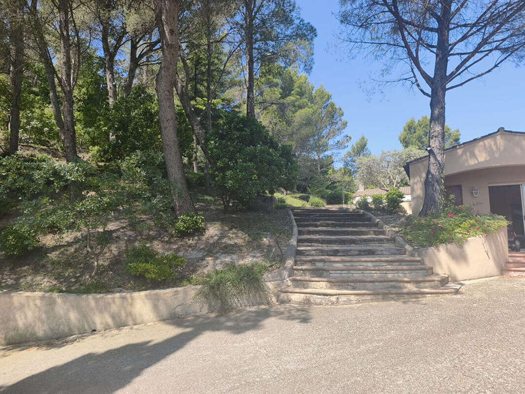 Maison à SAINT-SATURNIN-LES-AVIGNON