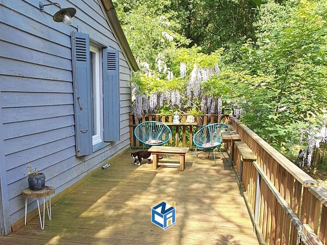 Maison à SAVIGNY-EN-VERON