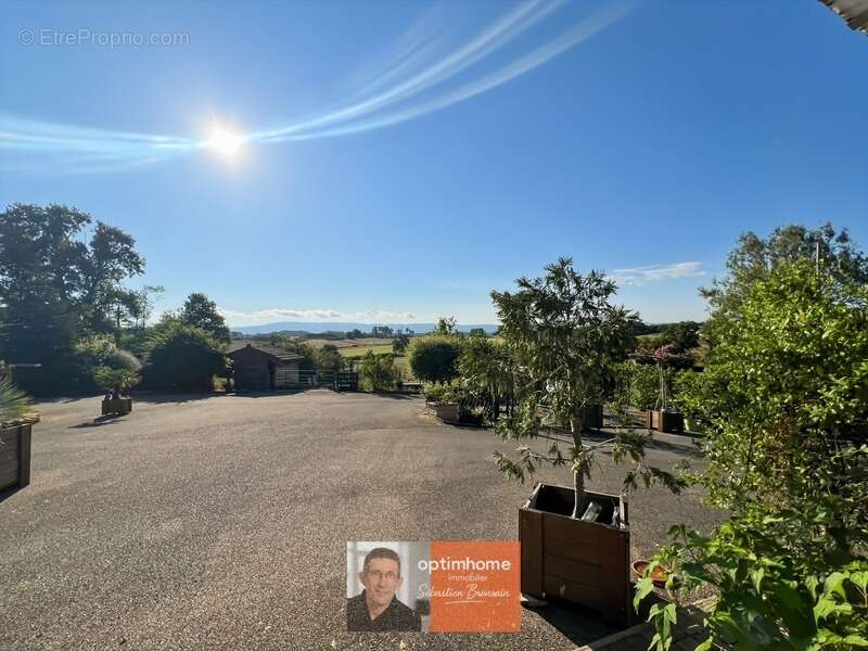 Propriété de caractère sur près de 2 hectares - Calme absolu et sans vis-à-vis - photo 4