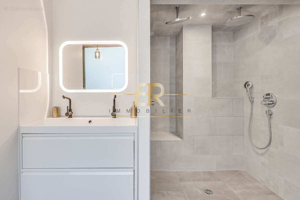 Commerce à PARIS-18E