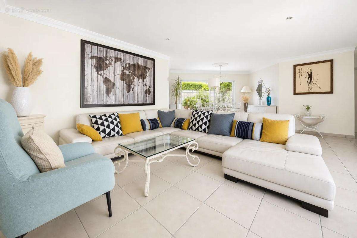 Maison louée 10 pièces 180 m² à Parempuyre - photo 2