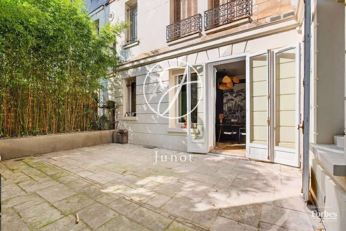 Appartement à PARIS-16E