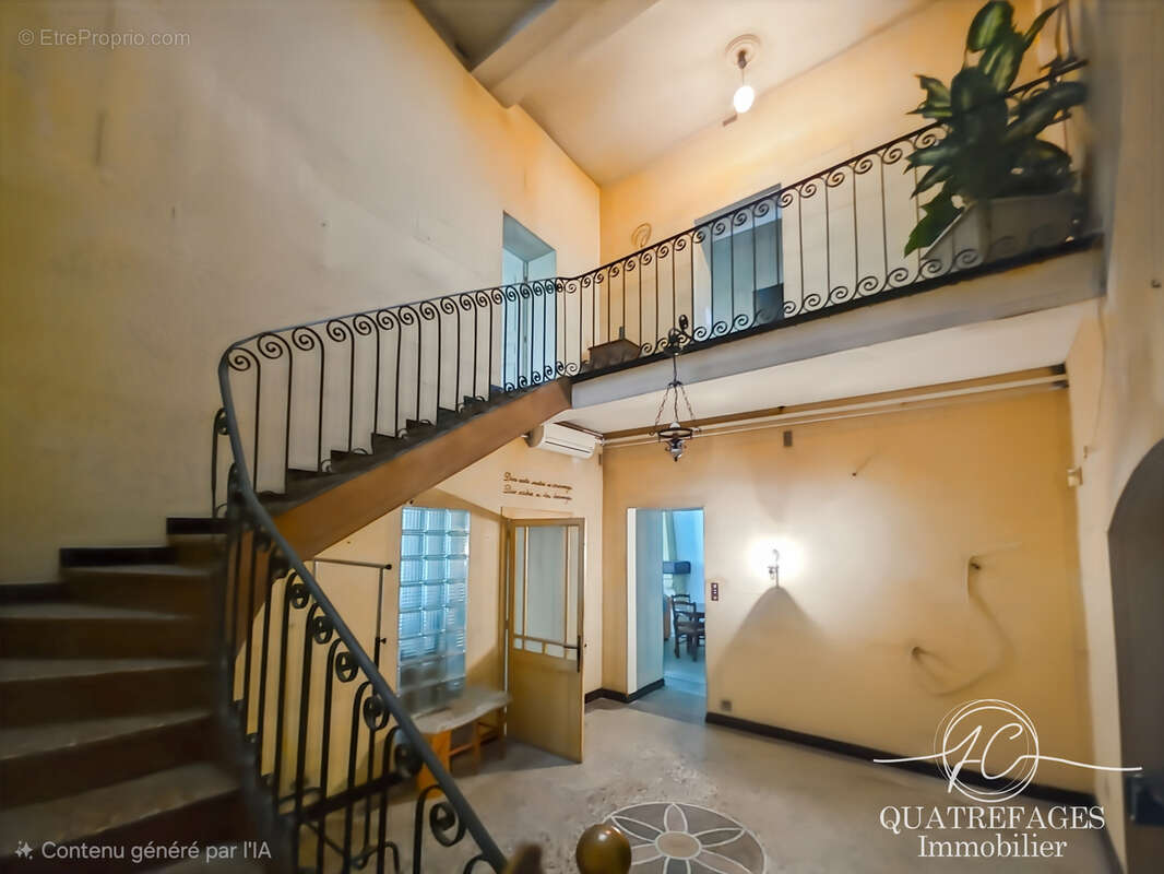Maison de ville aux beaux volumes proche Théatre. - photo 4