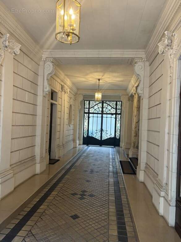 Appartement à PARIS-17E