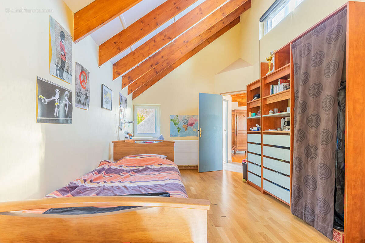 Maison à VERRIERES-LE-BUISSON