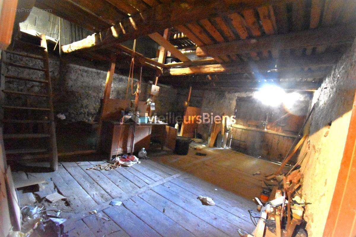 Maison de village à rénover 377 m² à Val-des-Prés avec jardin - photo 15