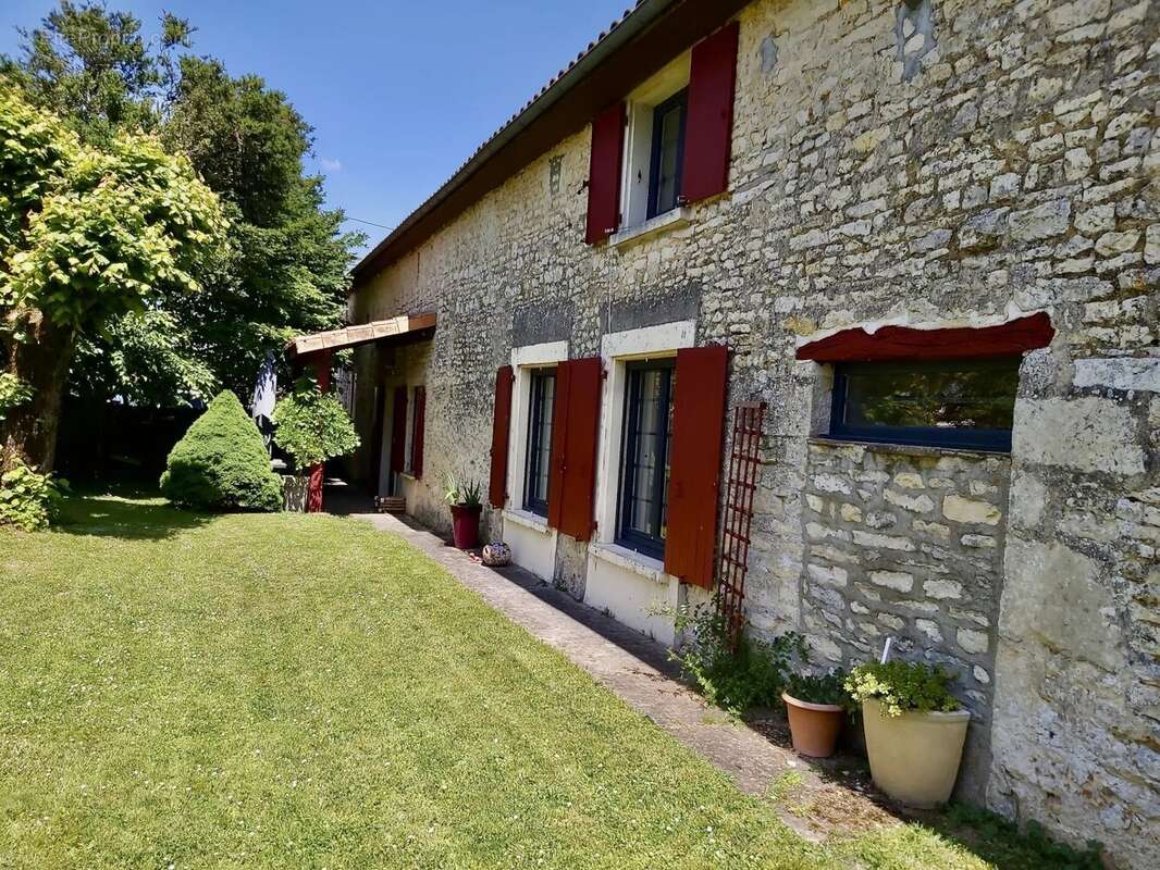 Maison à LA FAYE