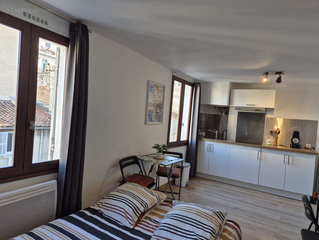 6e   Cour Julien   Studio de 22.23 m2 situé au 4e étage - photo 3