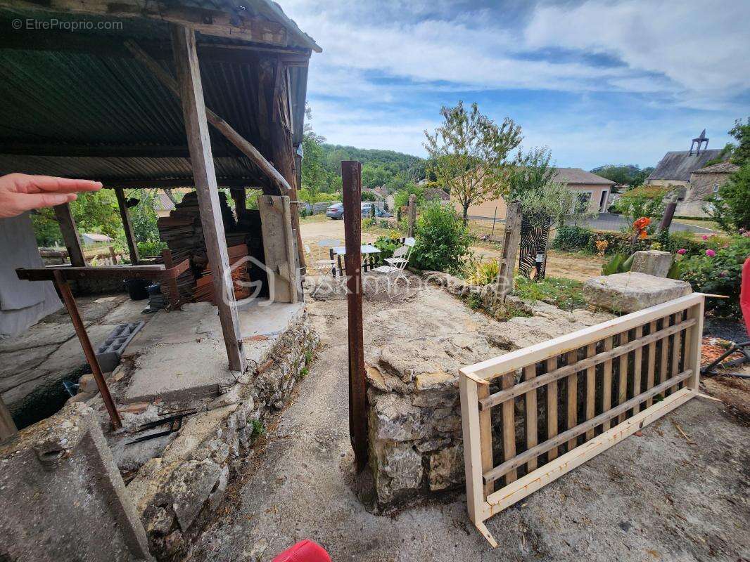 Maison de caractère en pierre – Cadre bucolique – Fort potentiel - photo 17