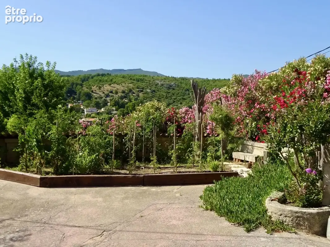 Villa familiale T8 avec beaucoup de charme entre Château-Gombert et Plan-de-Cuques, 240m2 sur 1400m2 de jardin - photo 17