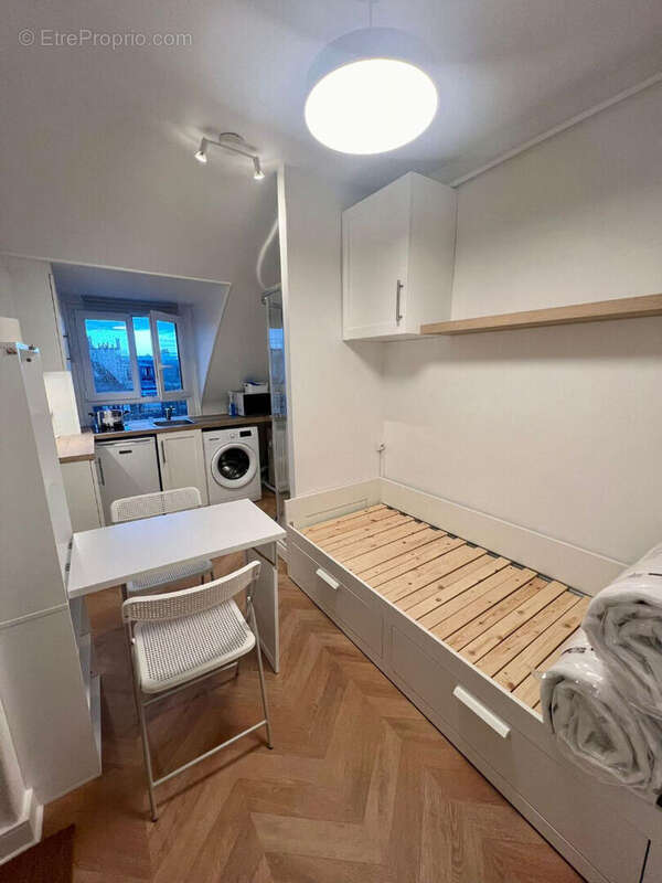 Paris 17e Pereire / Ternes - Chambre de service en parfait état de 9 m² (11m² habitables) - photo 3