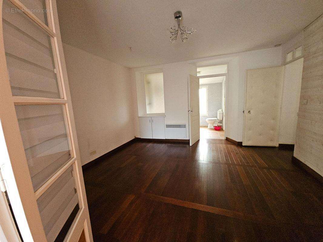 Quartier de la Mairie. Maison 97m² sur une parcelle de 333m² - photo 7