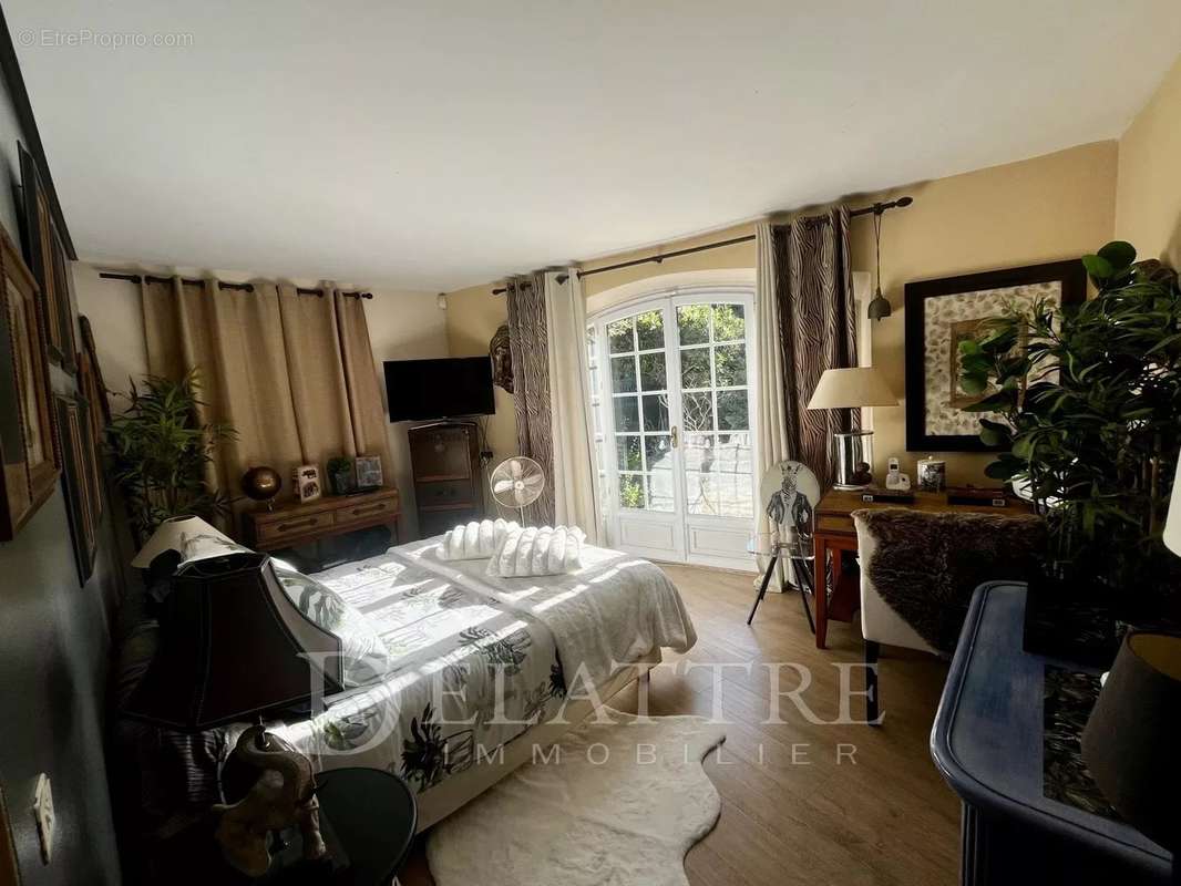 Maison à ROQUEFORT-LES-PINS