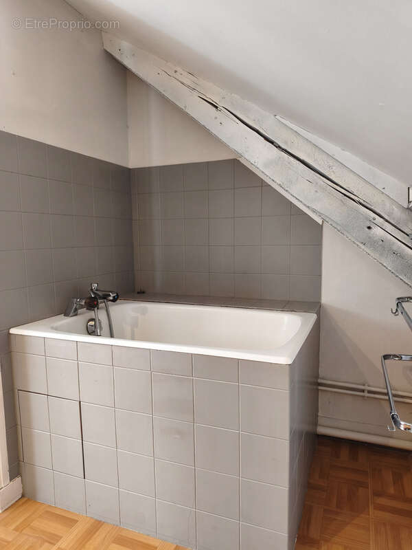 Spacieux T2 de 45 m2 (30 m2 Carrez) avec belles vues et très bien situé en centre-ville - photo 14