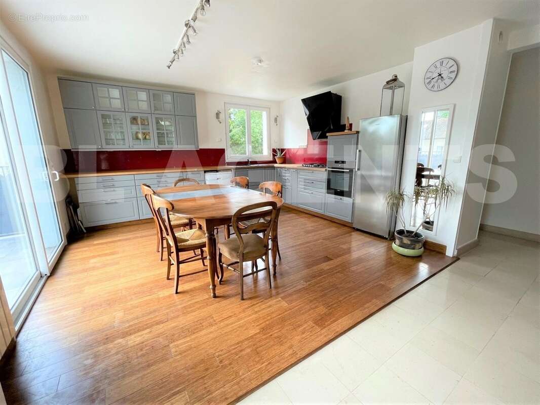 6 - Maison à RAMBOUILLET