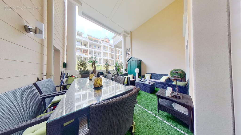 Appartement à COURBEVOIE