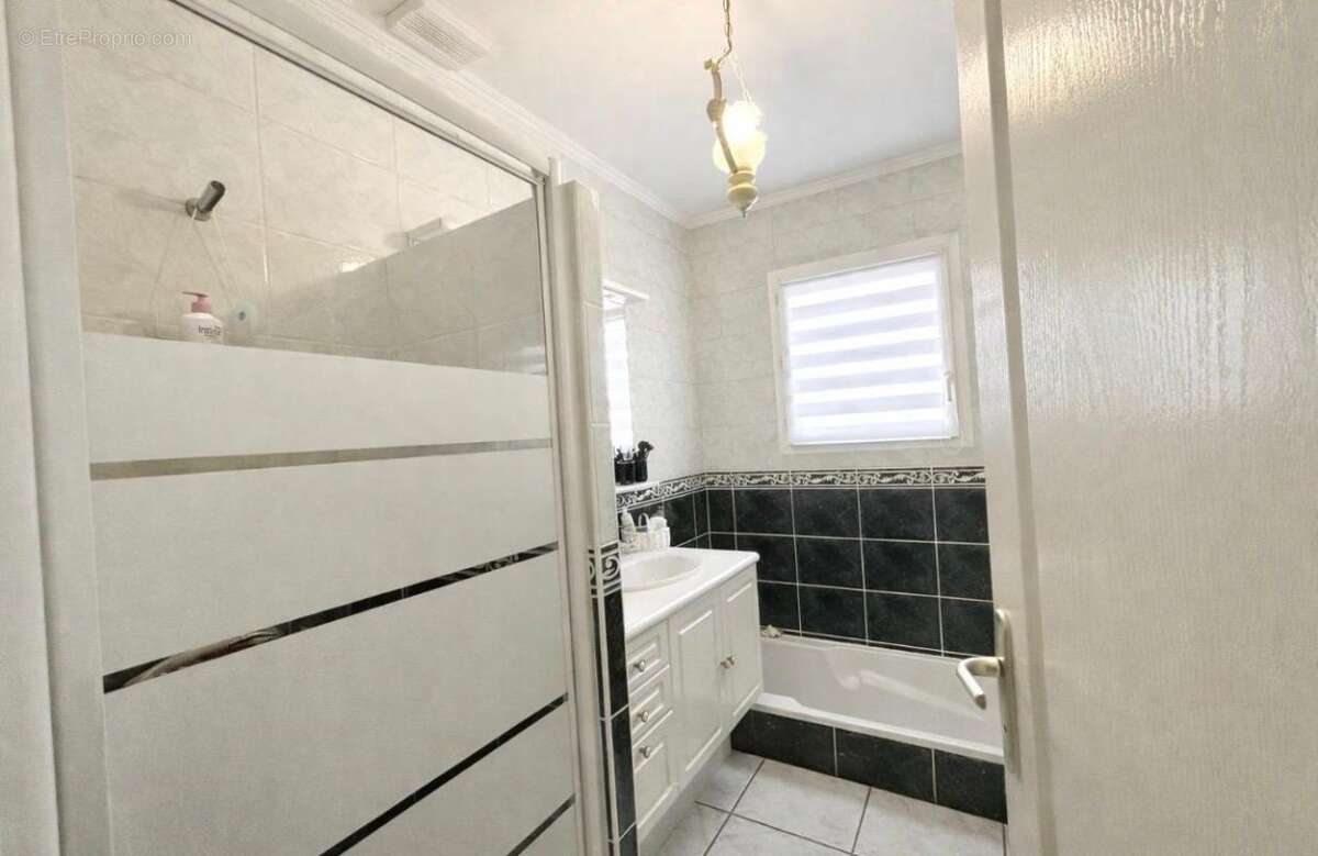 Tout proche de Saint-André de Cubzac à Marsas - Maison contemporaine  soigneusement entretenue 5 pièce(s)  96 m² habitables sur  - photo 9