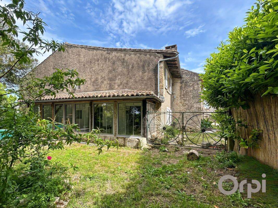 Maison à SAINTE-MERE