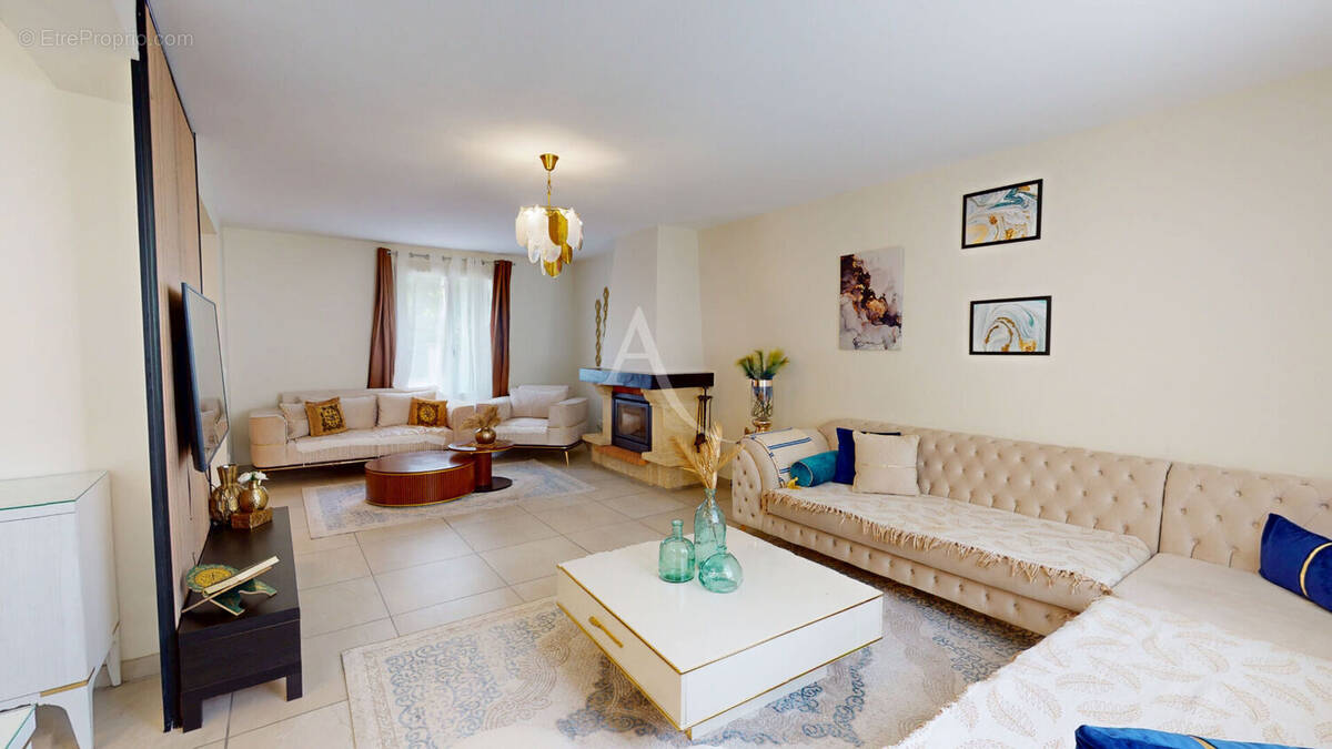 Maison à SAINT-THIBAULT-DES-VIGNES