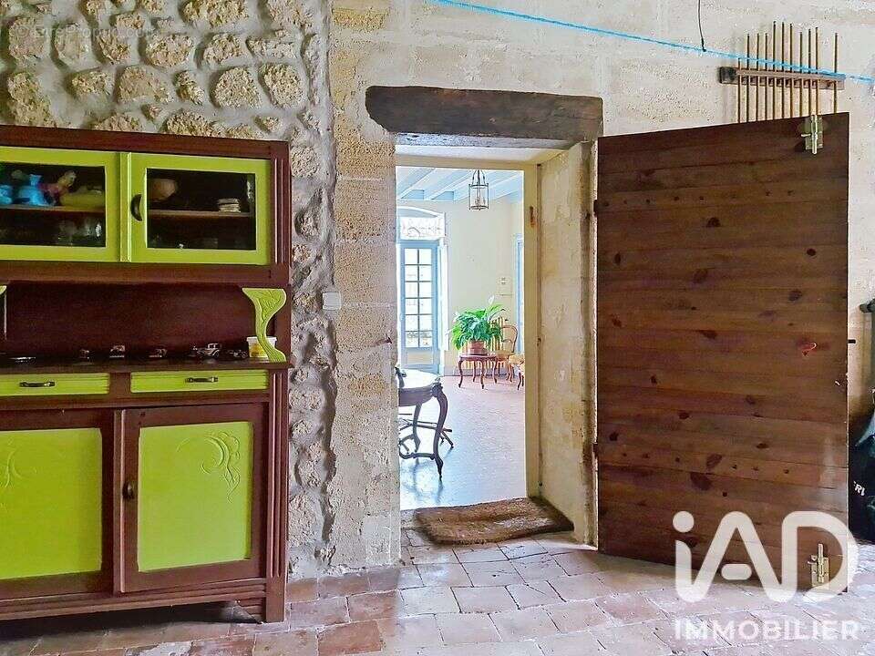 Maison 346 m² à Castillon-La-Bataille  - photo 7