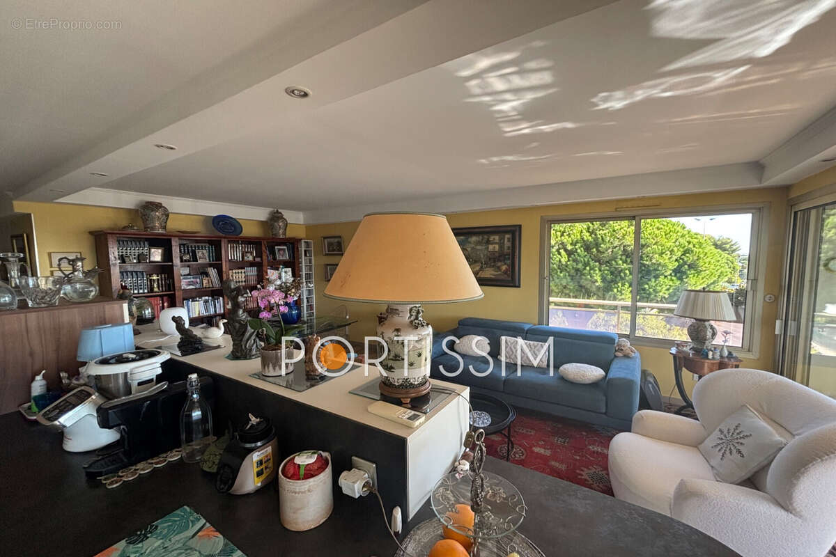 Appartement à SAINT-LAURENT-DU-VAR