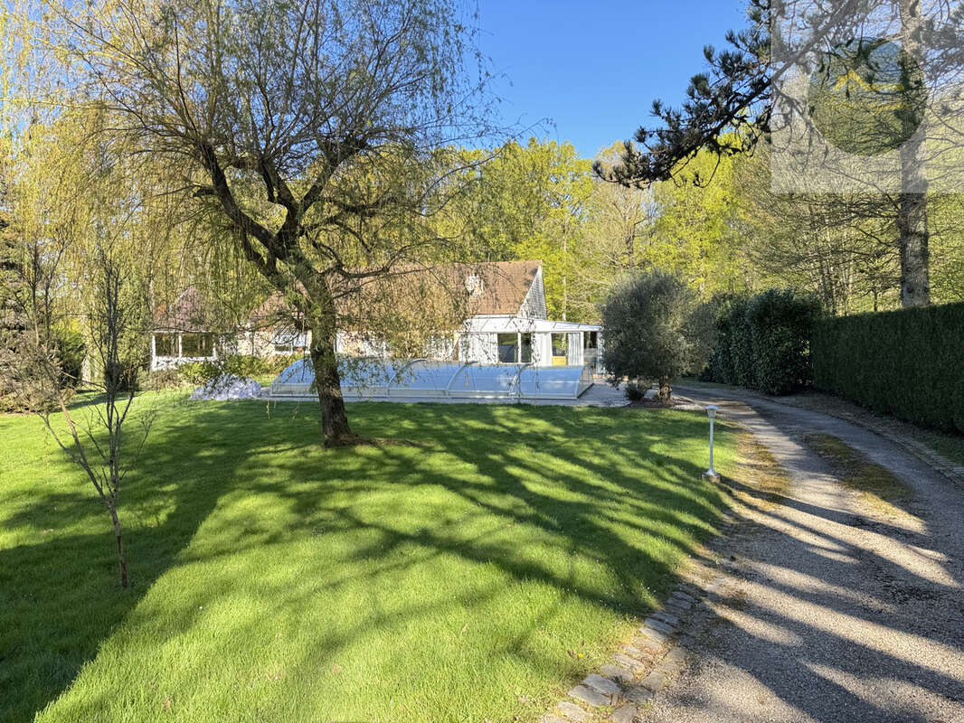 Maison à VAUX-SUR-LUNAIN