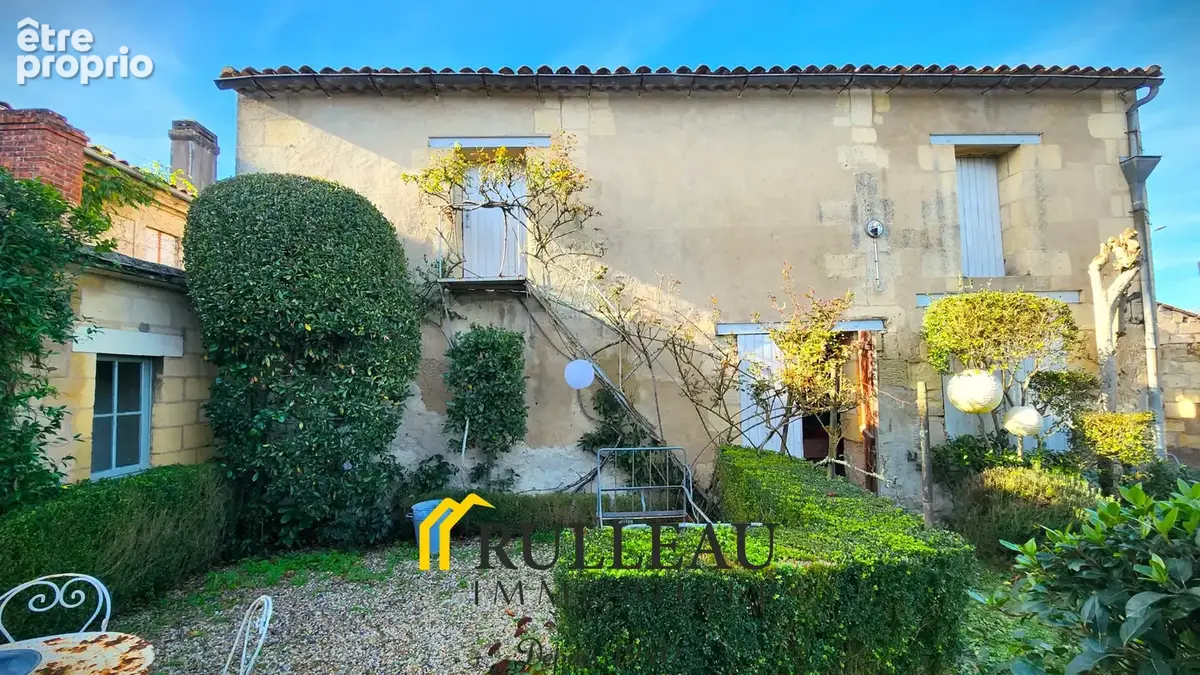 Maison de bourg en pierre de 168 m2 - 6 pièces - avec dépendance et jardin de 950 m2 proche Saint-André-de-Cub - photo 3