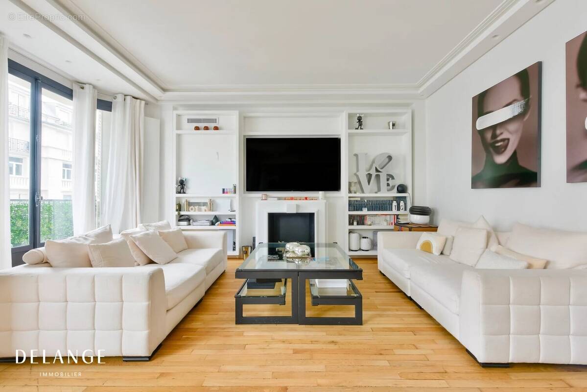 Appartement à PARIS-17E