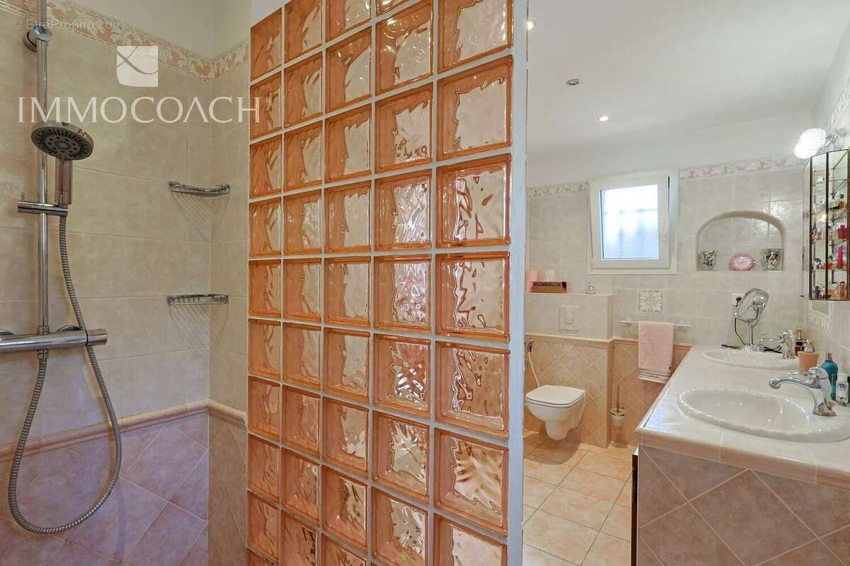 Villa avec piscine , garage proche du golf de Valvros - photo 12