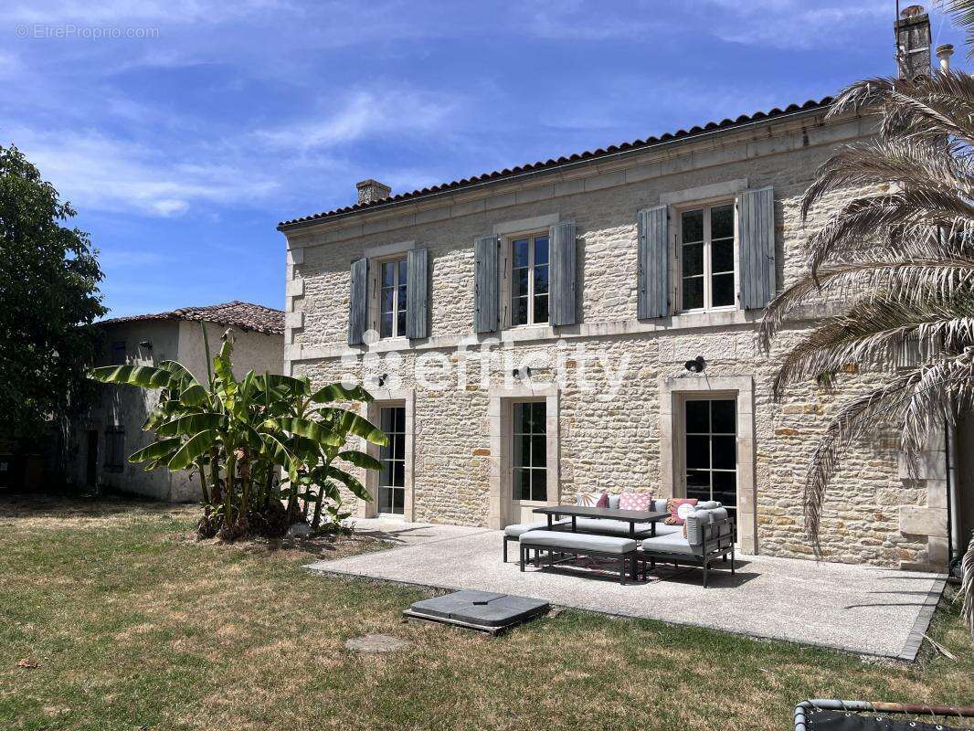 Maison 180 m² à Saint-Symphorien  - photo 11