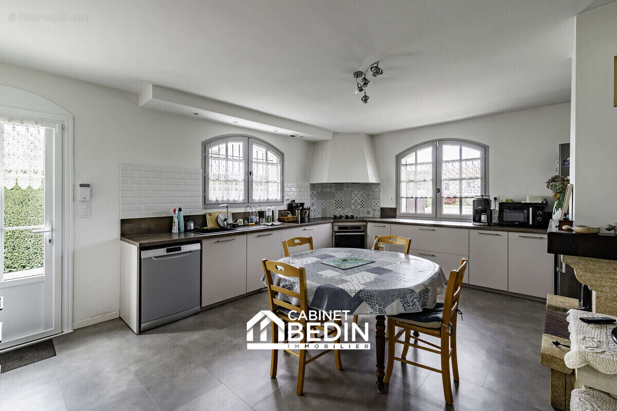 Maison à SAINT-CAPRAIS-DE-BORDEAUX