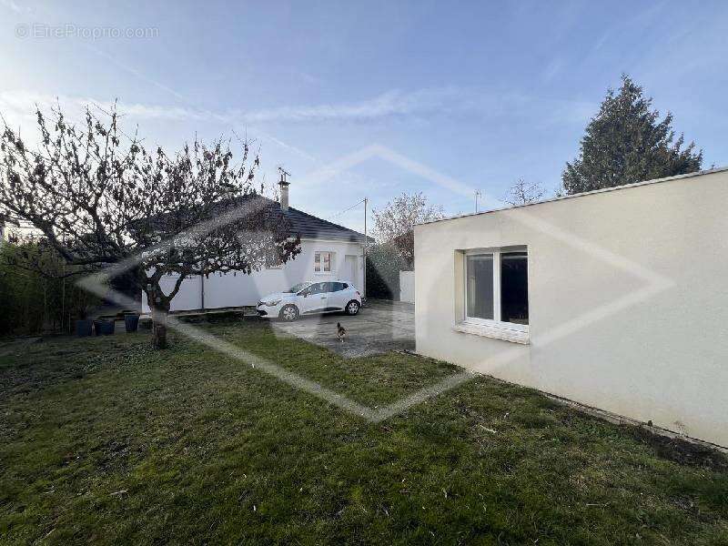 Maison à COMBS-LA-VILLE