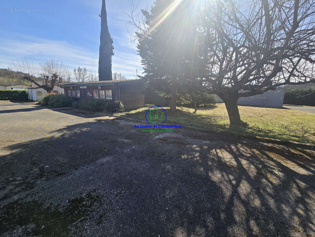 Commerce à PONT-DU-CASSE