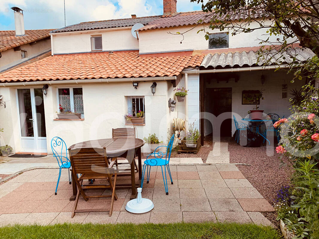 Maison à SAINT-HILAIRE-LE-VOUHIS