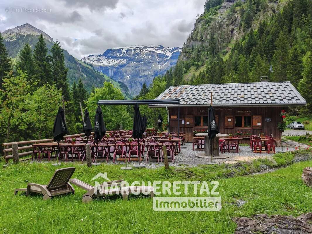 Commerce à SIXT-FER-A-CHEVAL