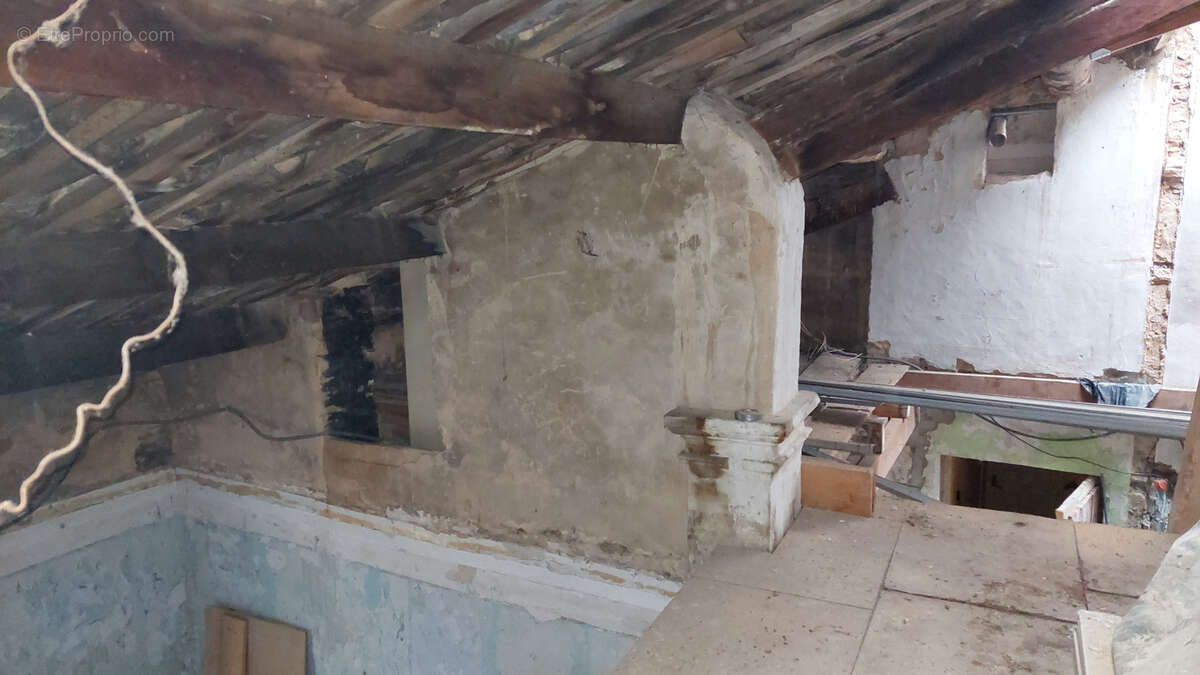 Appartement à BAGNOLS-SUR-CEZE