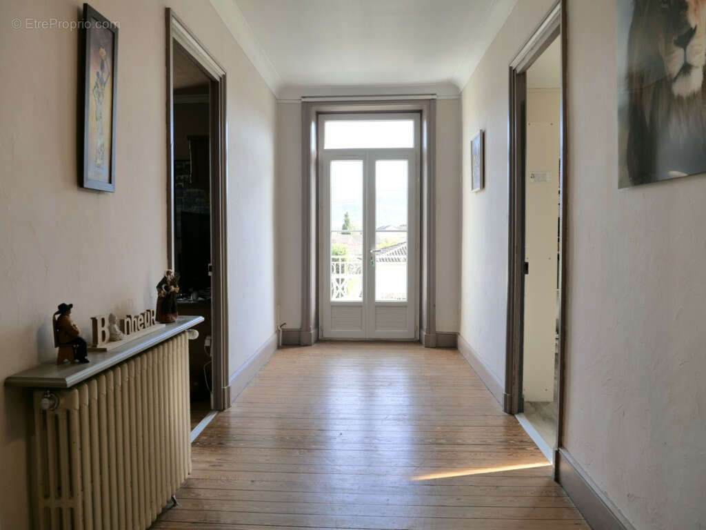 Maison à PONCIN