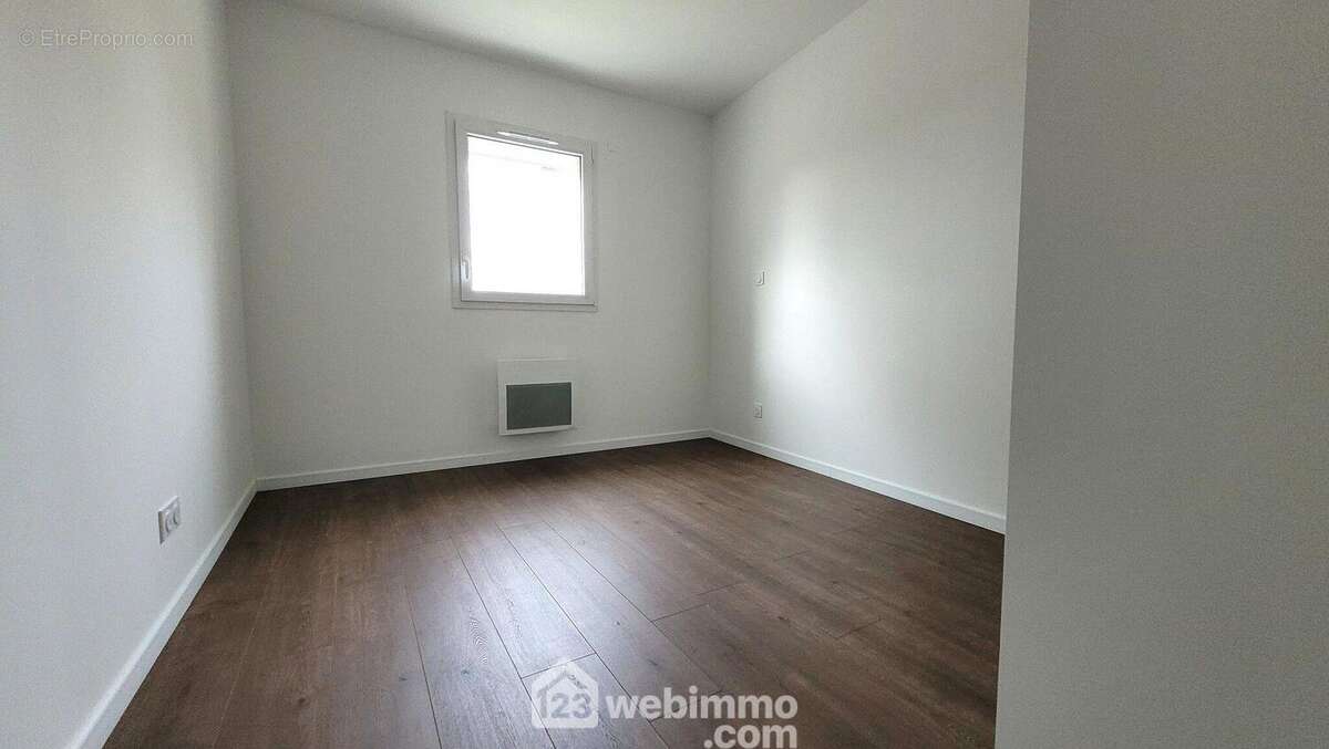 Une troisième chambre avec également un emplacement penderie - Maison à LA JONCHERE