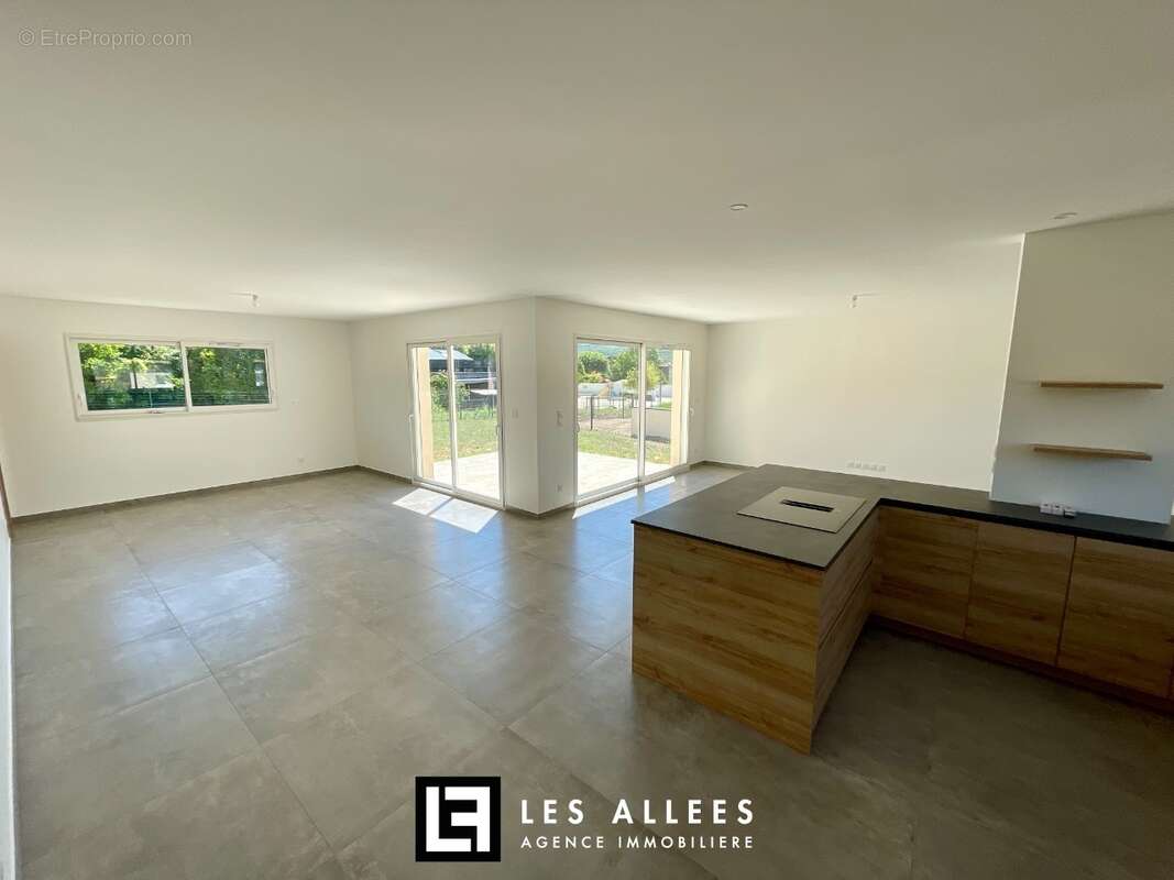 Maison 153 m² à Les Granges-Gontardes  - photo 7