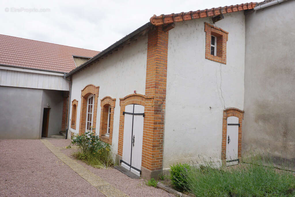Maison de village avec dépendances. - photo 14