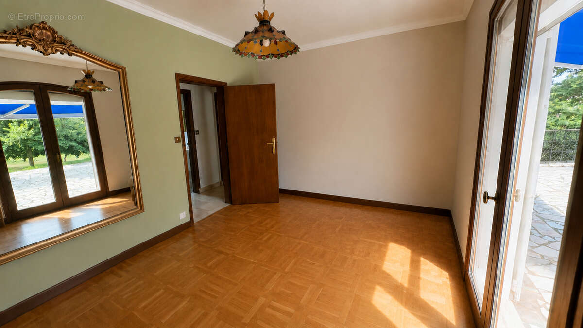 Demeure d'exception de 225 m² édifiée sur un terrain de 4 485 m² à Noailles - photo 12