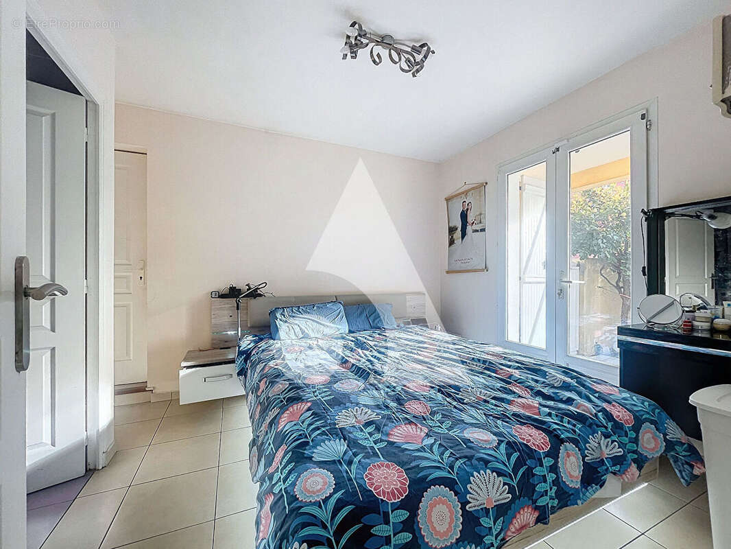 A Vendre Grasse St Antoine maison 5 pièces avec piscine et garage. - photo 9