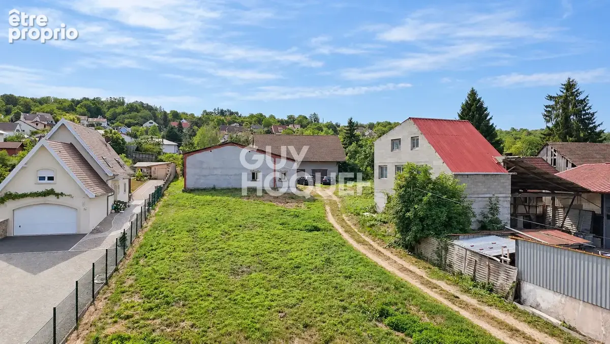 Ensemble immobilier avec habitation, hangars et terrain de 26,13 ares - photo 2