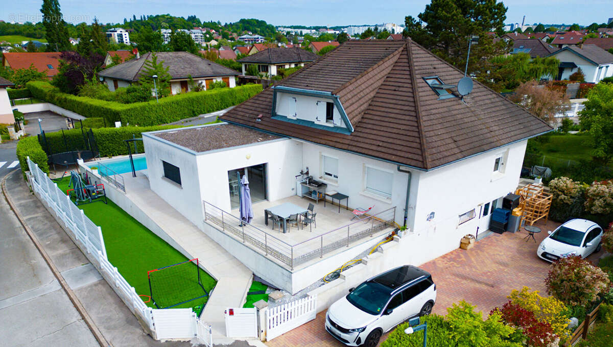 Maison à AVANNE-AVENEY